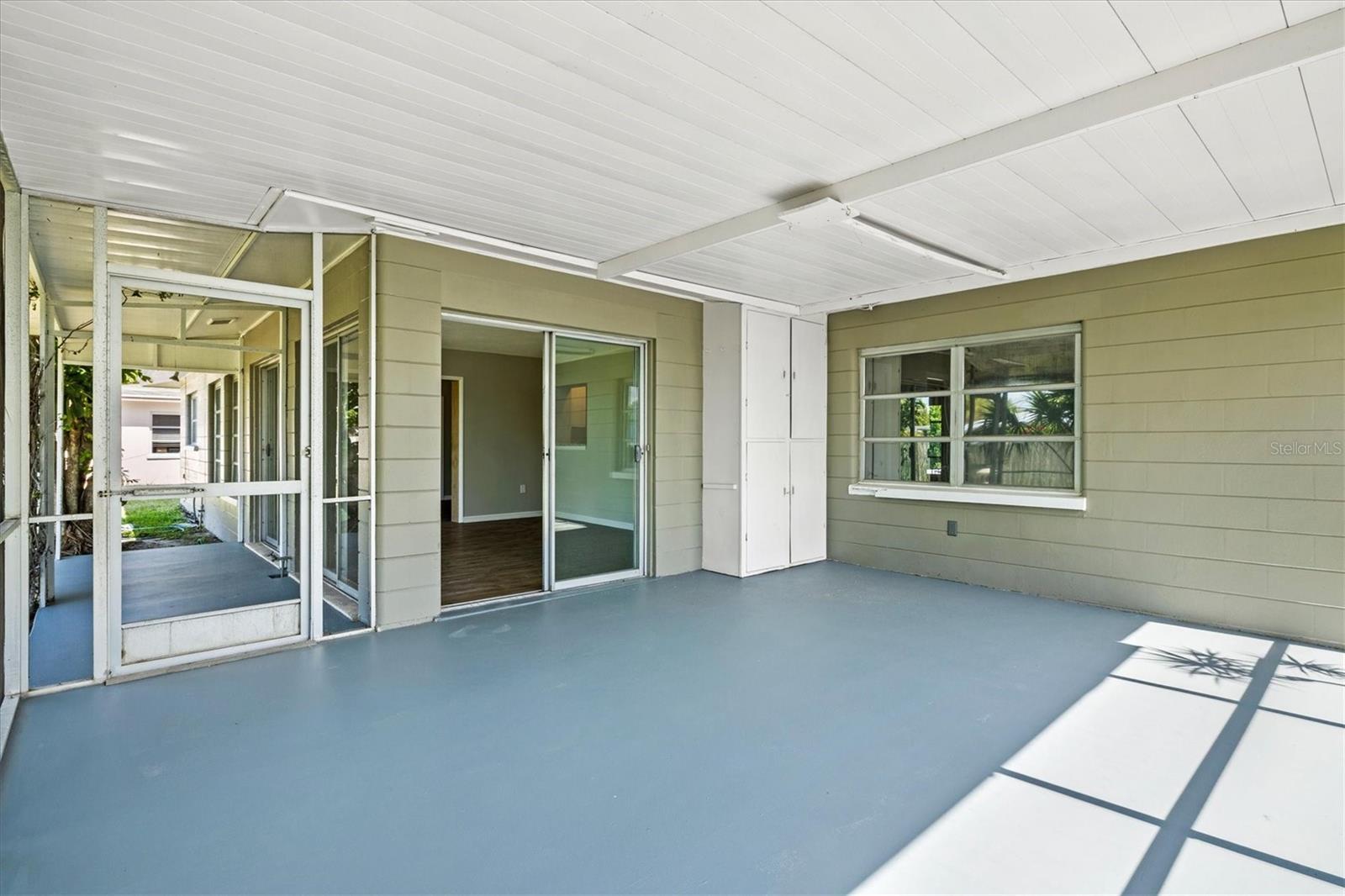BEACH MANOR - Residential