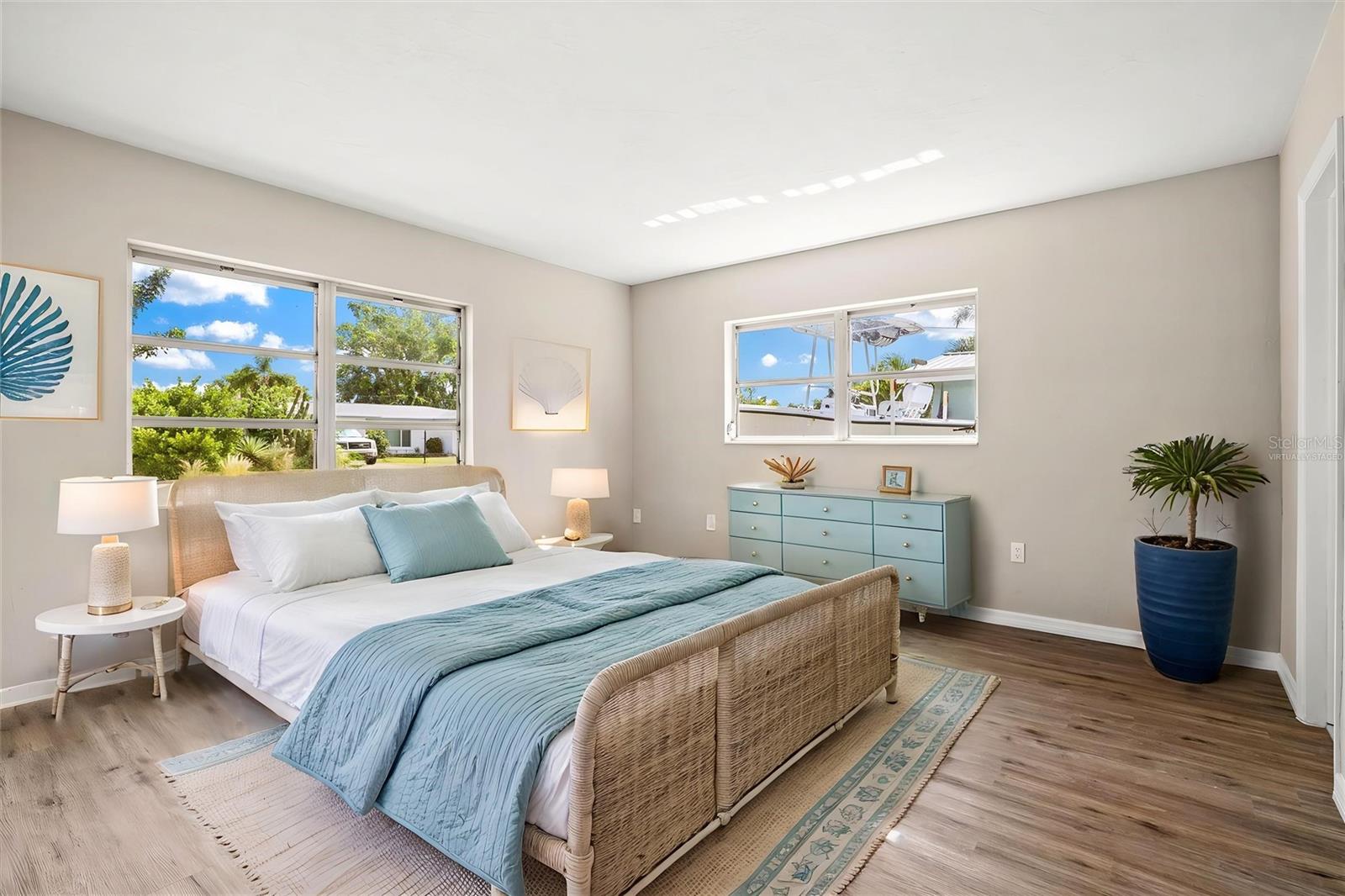 BEACH MANOR - Residential
