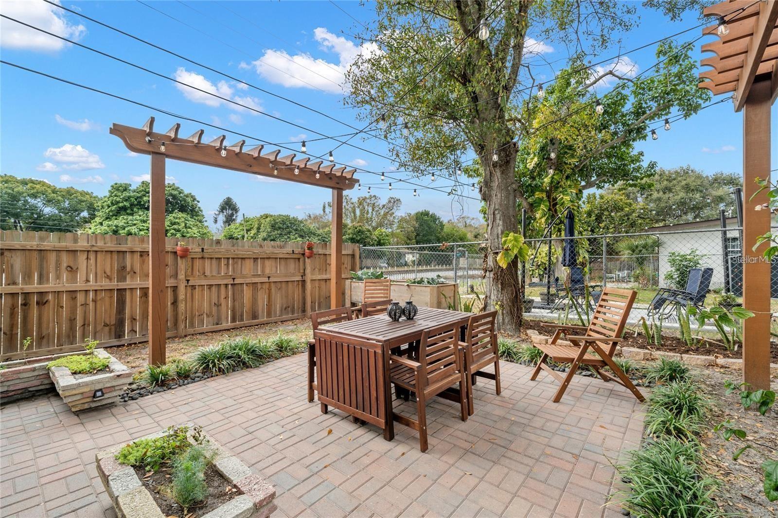 FLORAL VILLA ESTATES REP - Residential Lease