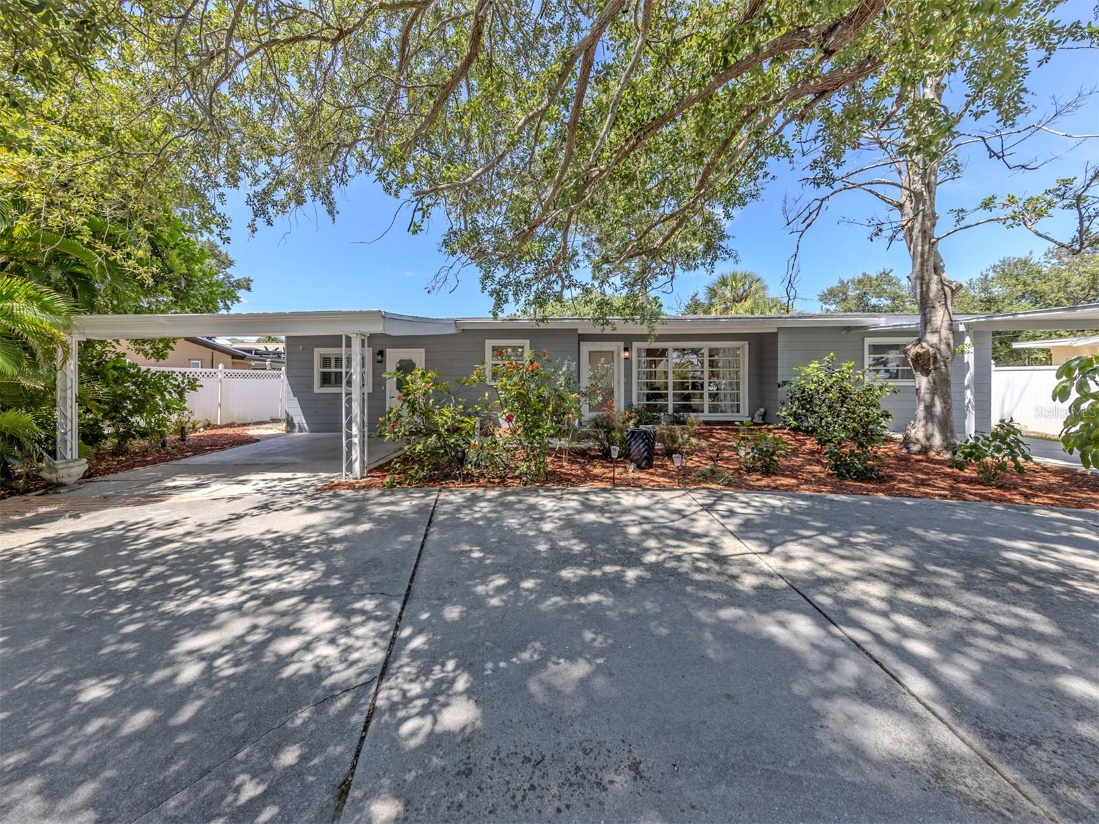 COUNTRY CLUB ESTATES - Residential