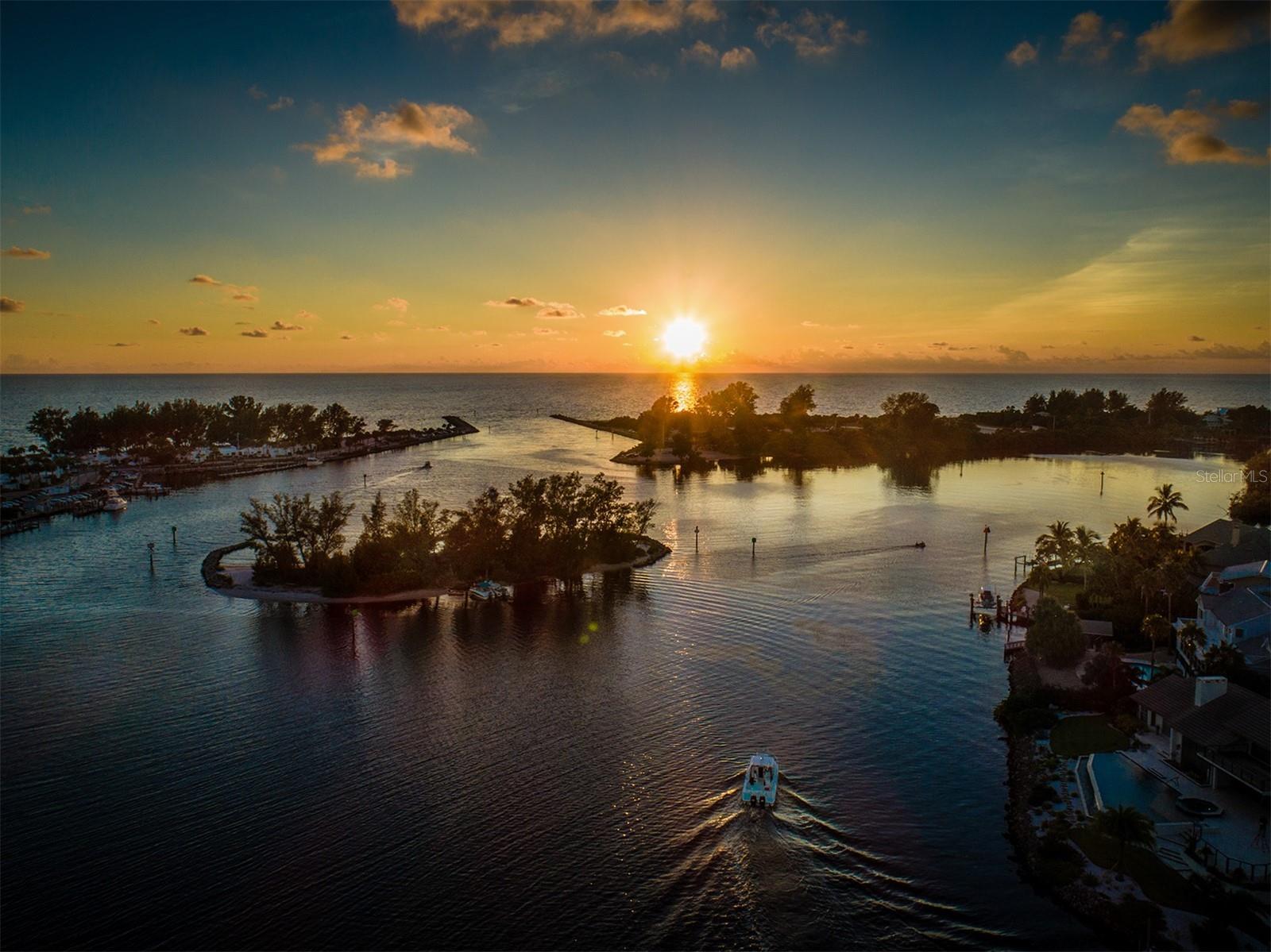 COUNTRY CLUB ESTATES - Residential