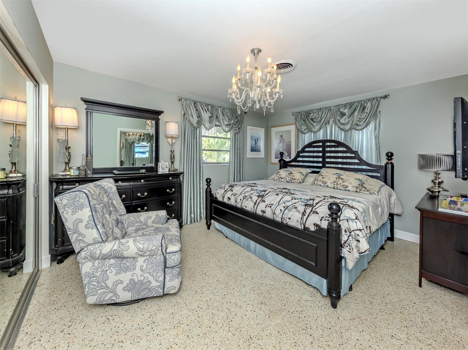 COUNTRY CLUB ESTATES - Residential