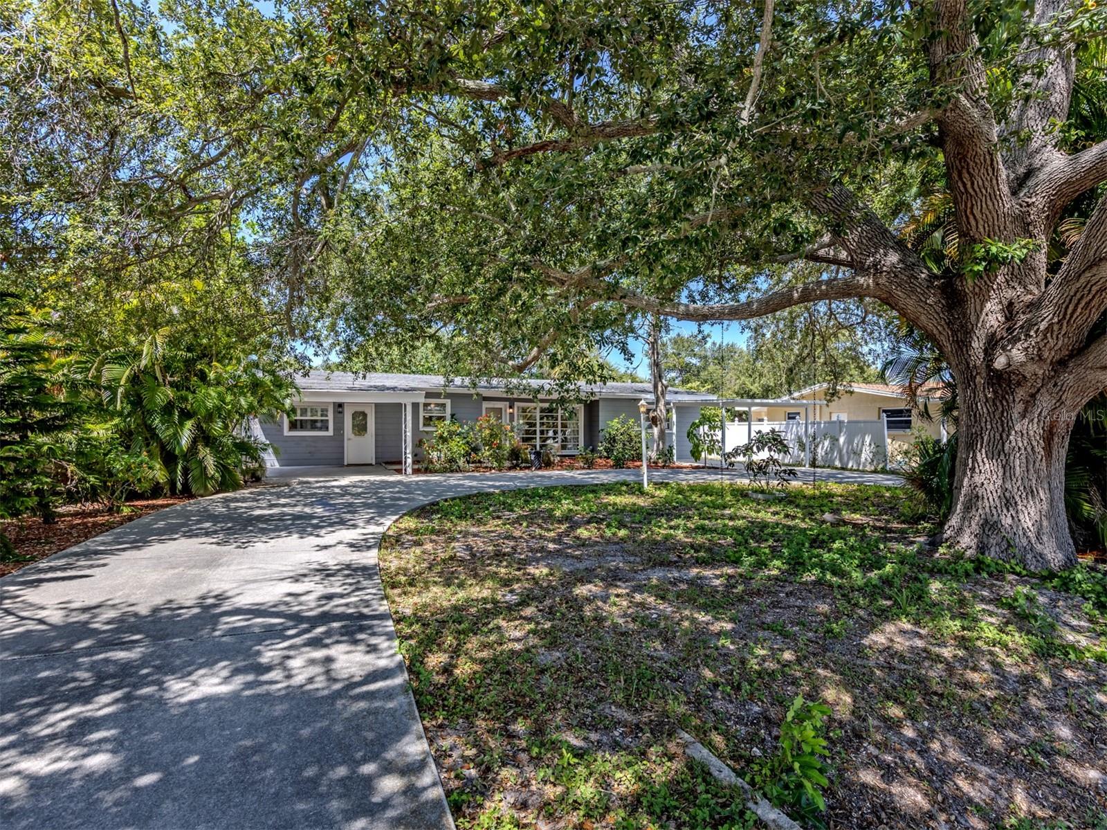 COUNTRY CLUB ESTATES - Residential
