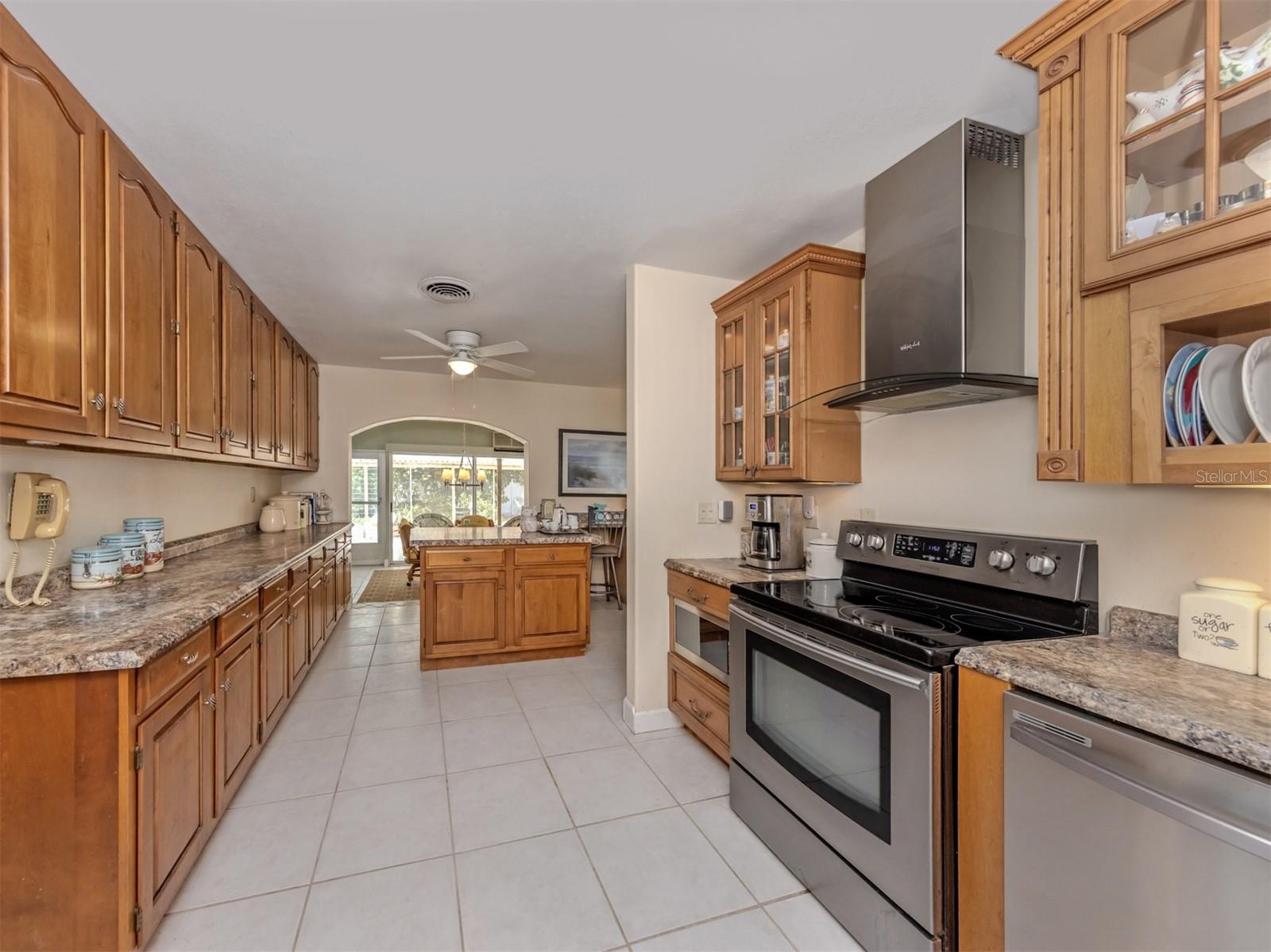COUNTRY CLUB ESTATES - Residential