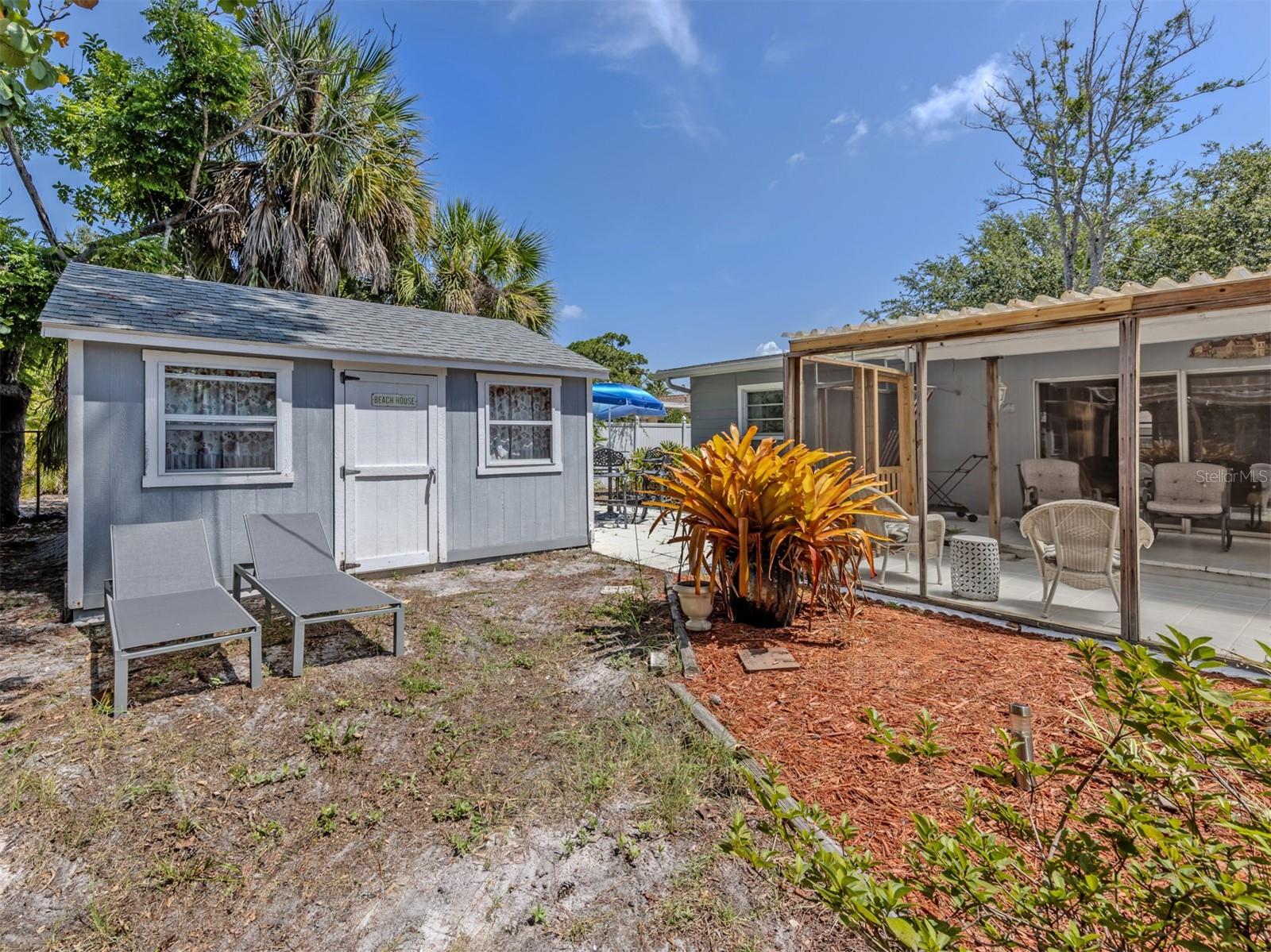 COUNTRY CLUB ESTATES - Residential