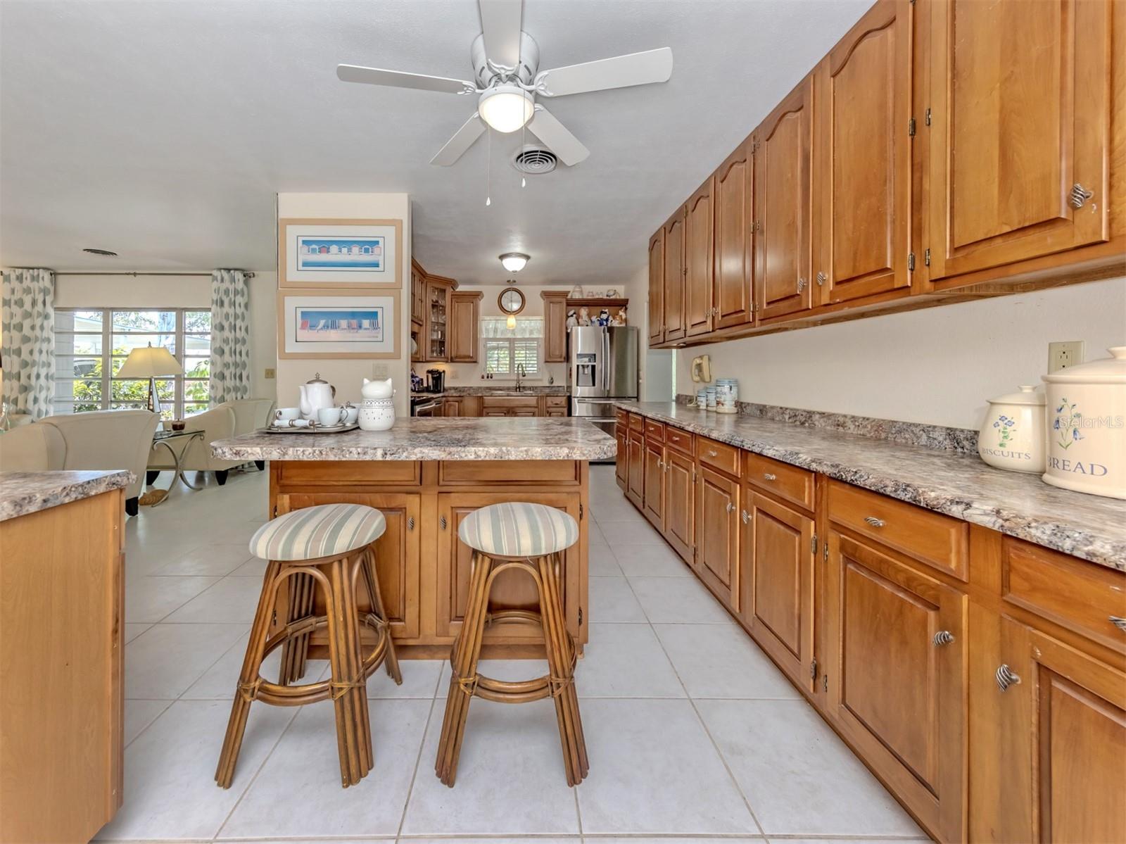 COUNTRY CLUB ESTATES - Residential