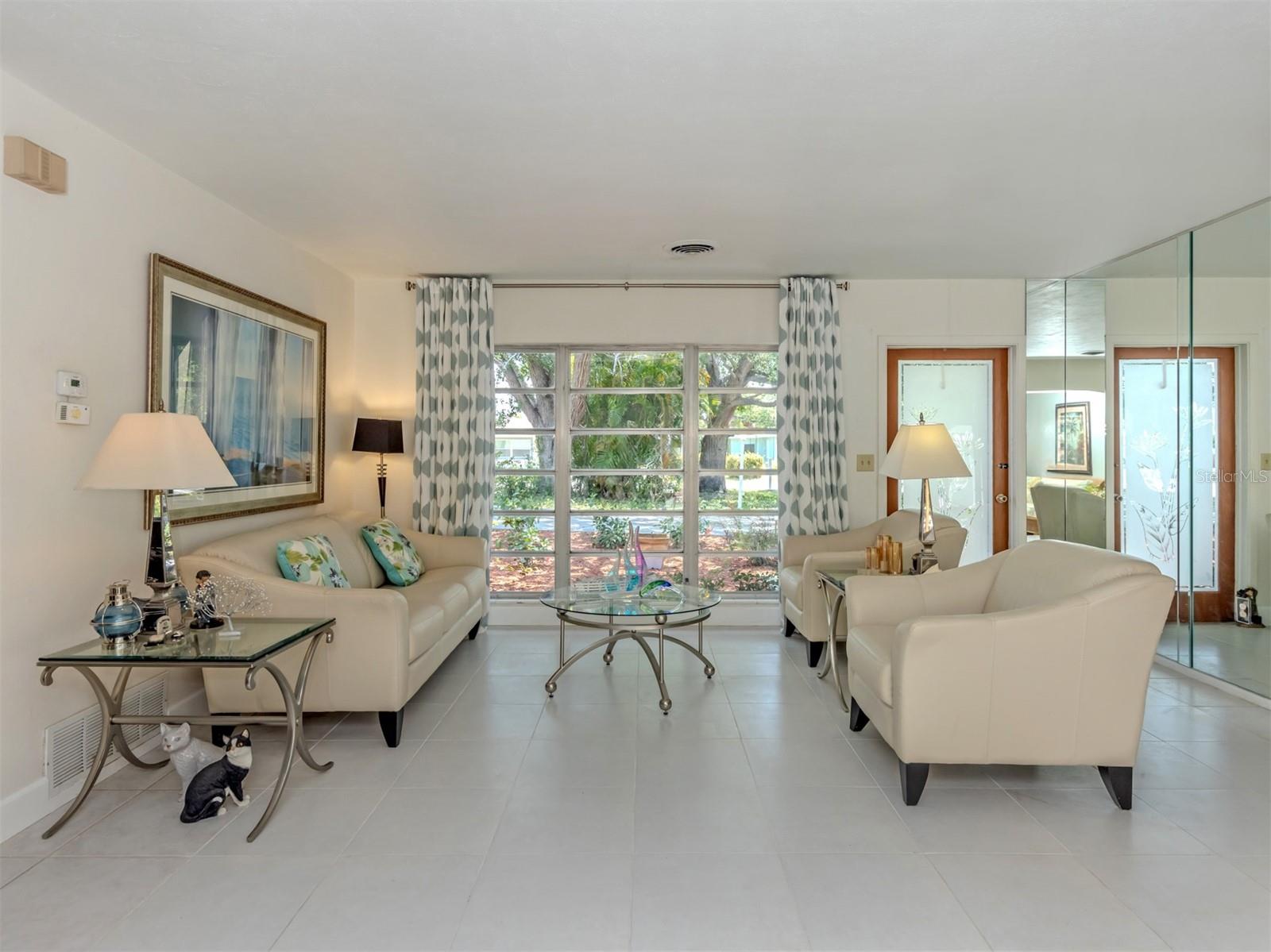 COUNTRY CLUB ESTATES - Residential