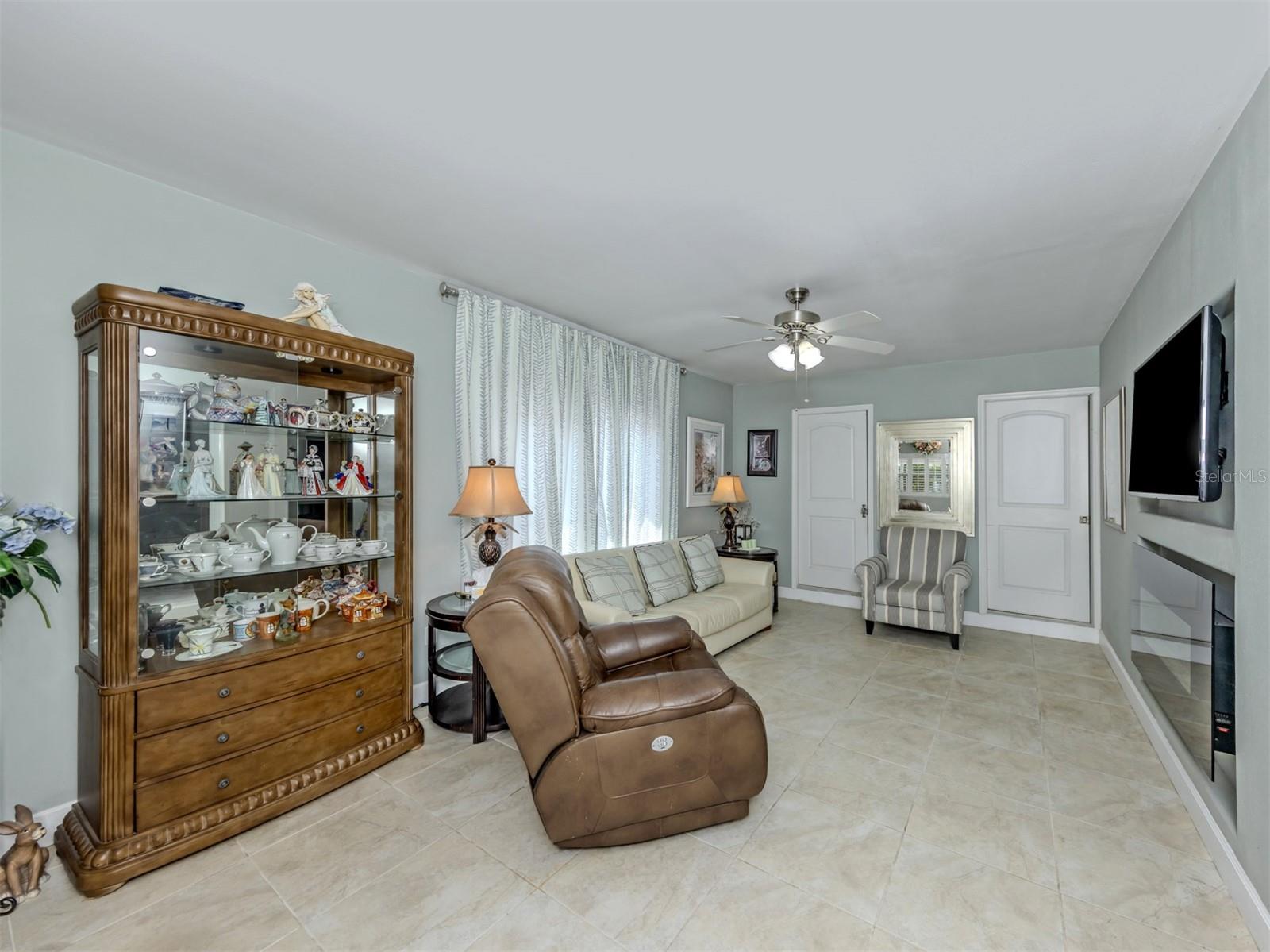 COUNTRY CLUB ESTATES - Residential
