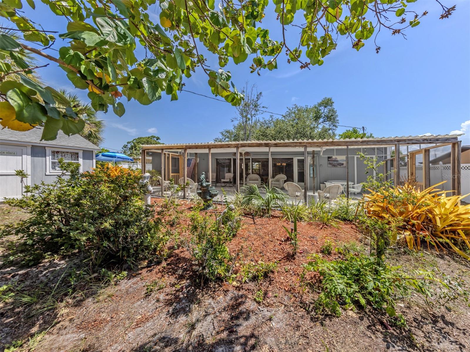 COUNTRY CLUB ESTATES - Residential