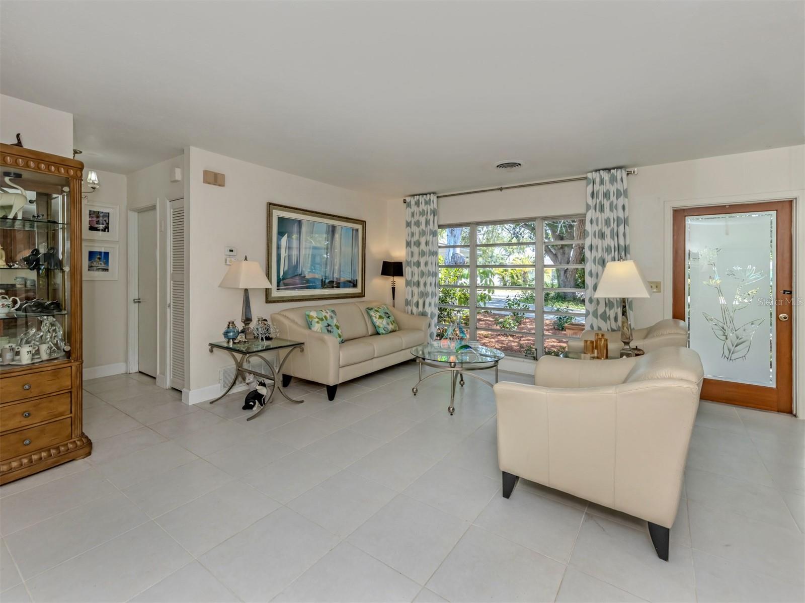 COUNTRY CLUB ESTATES - Residential