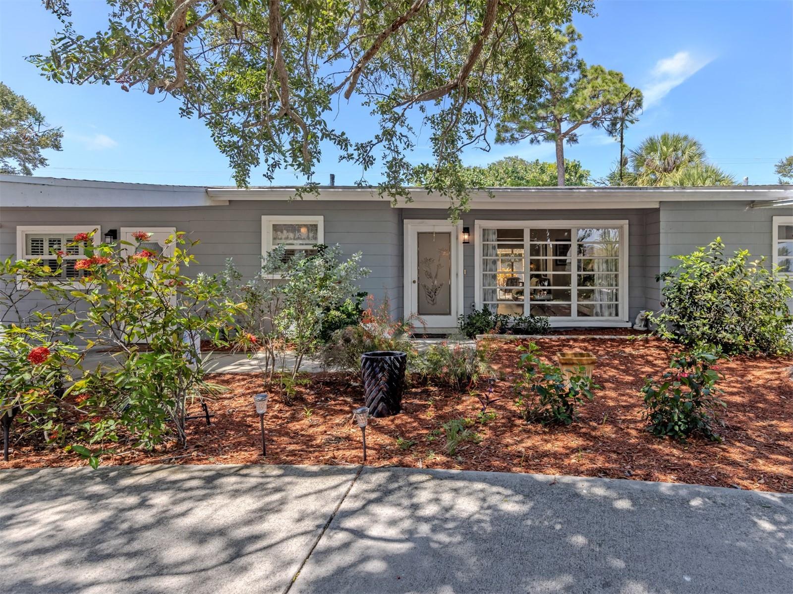 COUNTRY CLUB ESTATES - Residential