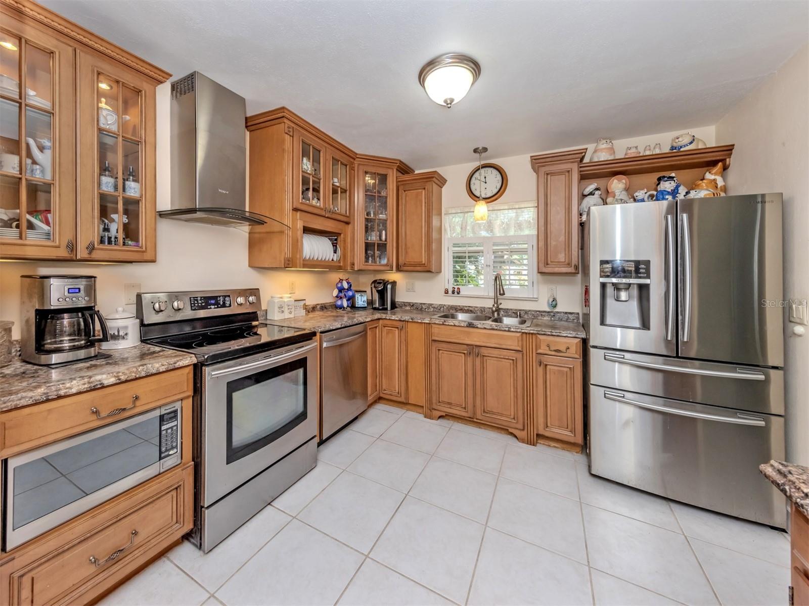 COUNTRY CLUB ESTATES - Residential