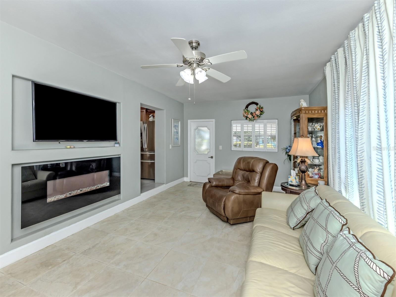 COUNTRY CLUB ESTATES - Residential