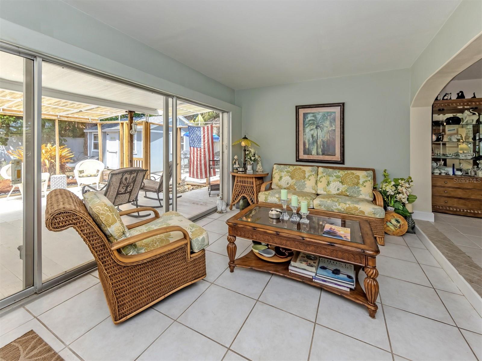 COUNTRY CLUB ESTATES - Residential