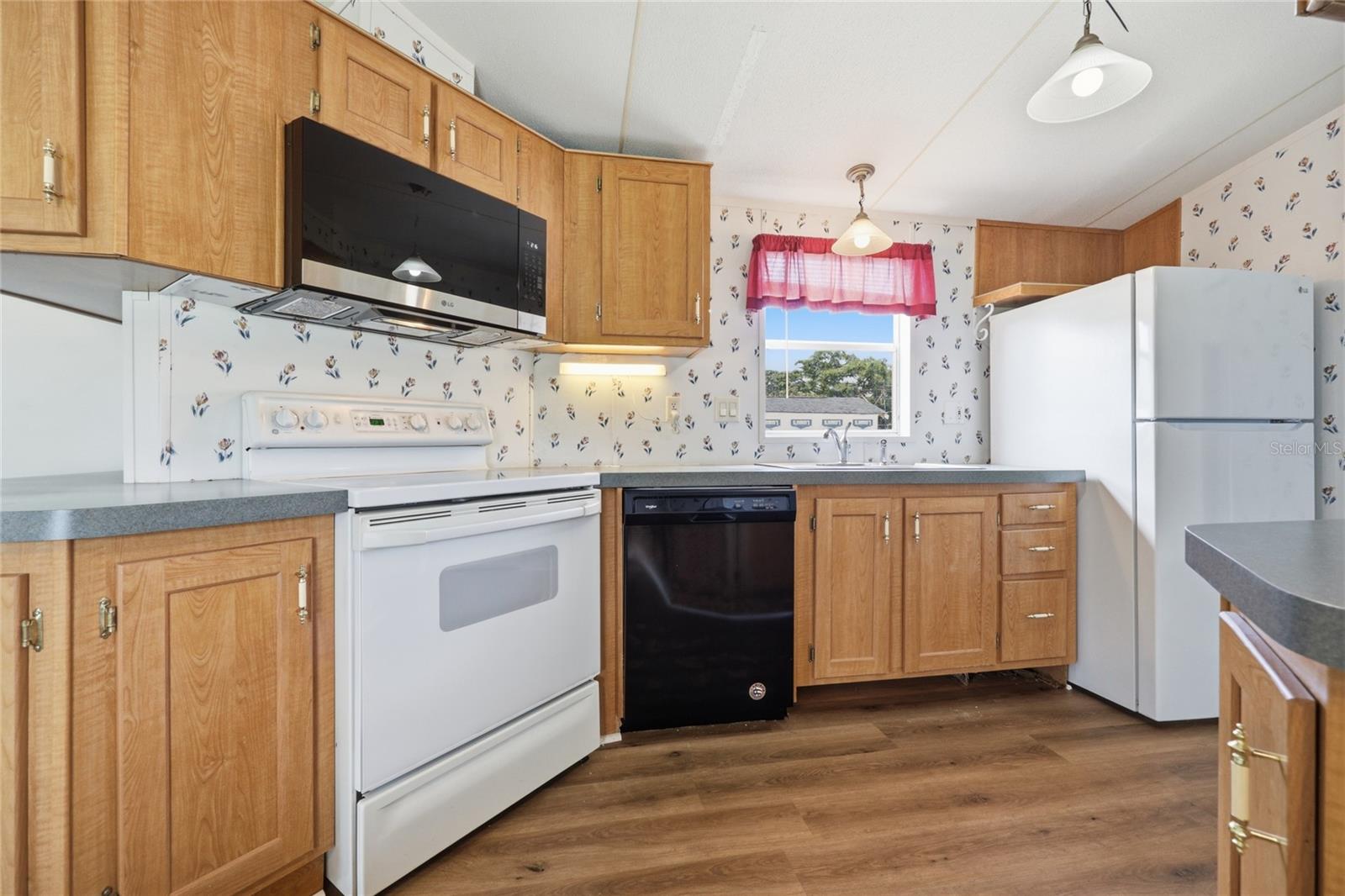 SILVERWOOD VILLAS - Residential