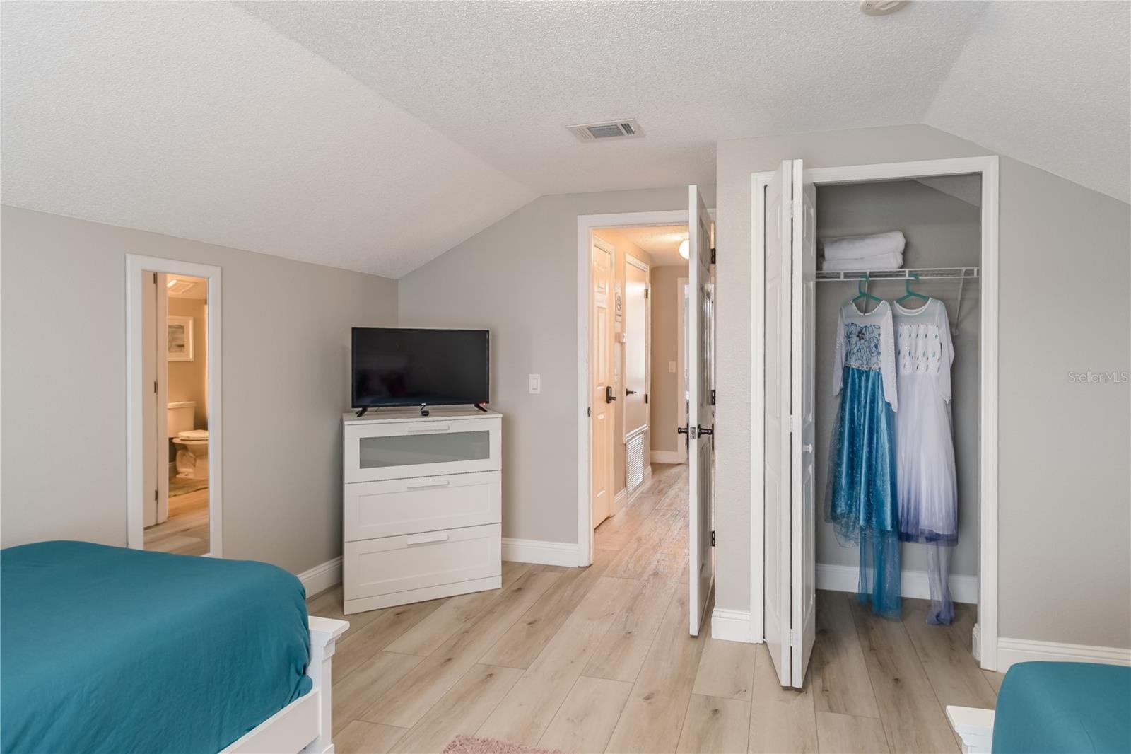 LAKE BERKLEY RESORT - Residential