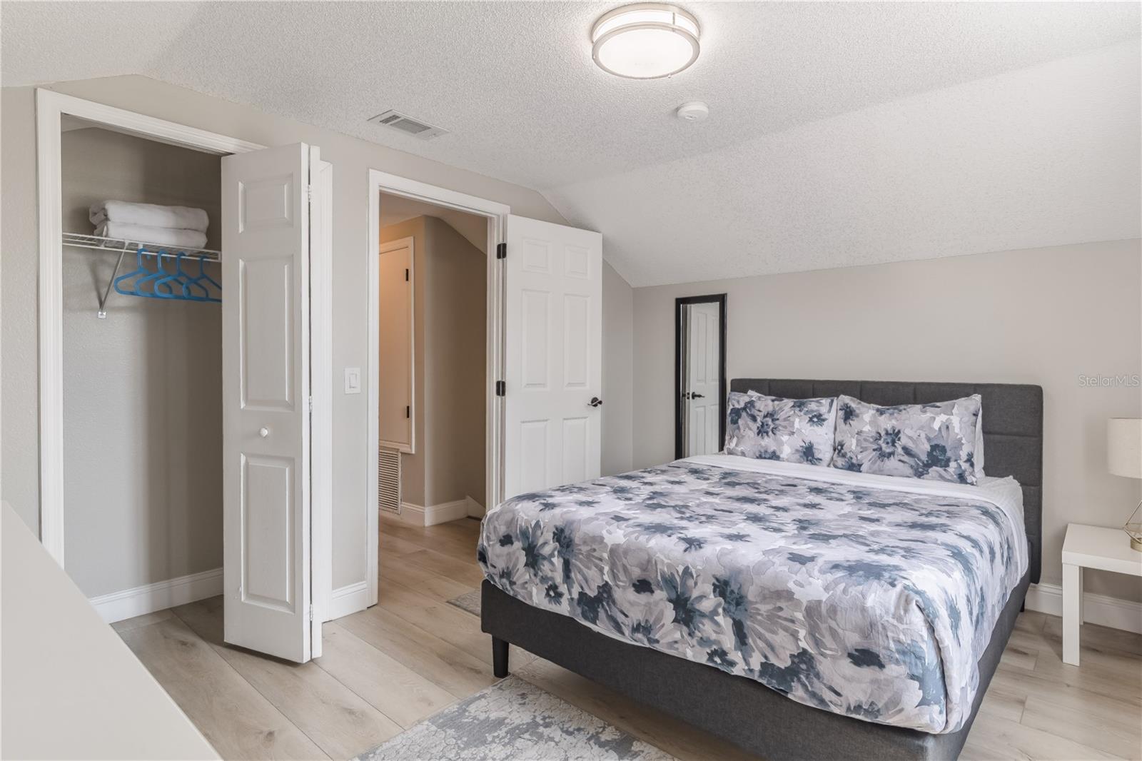 LAKE BERKLEY RESORT - Residential