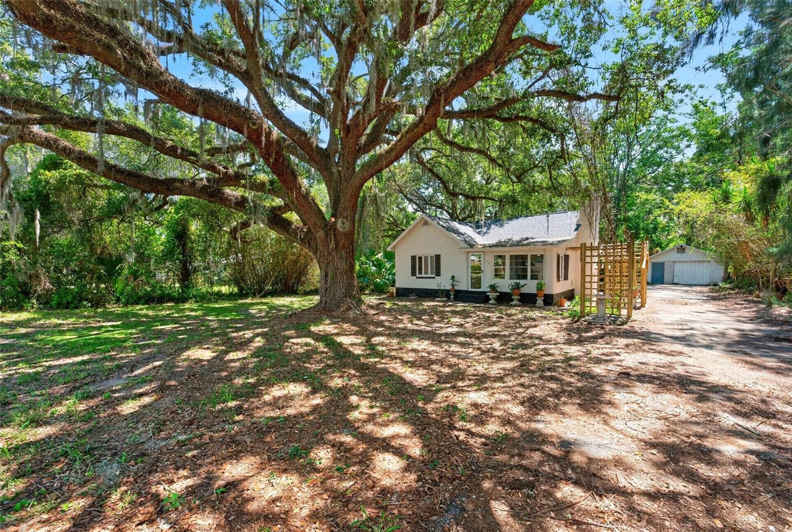 LEESBURG LAKE GRIFFIN PARK - Residential