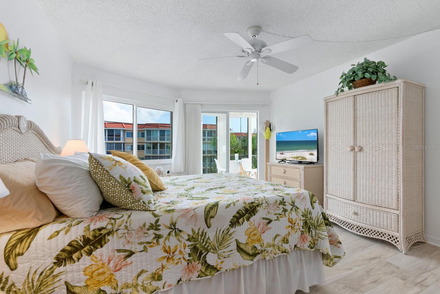 SIESTA HARBOR II - Residential