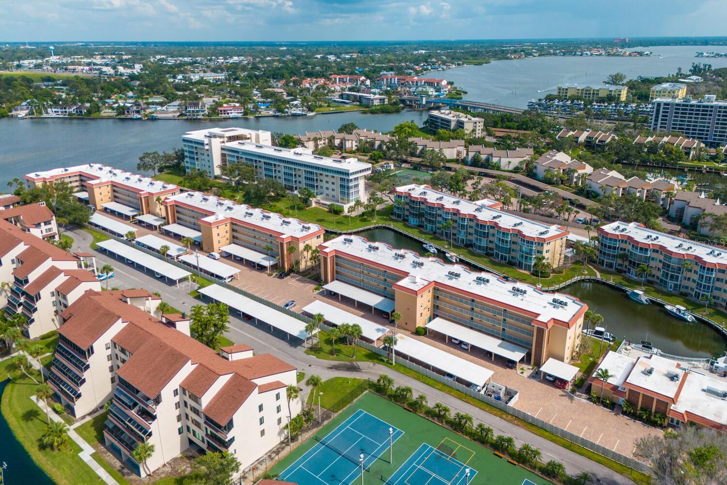 SIESTA HARBOR II - Residential
