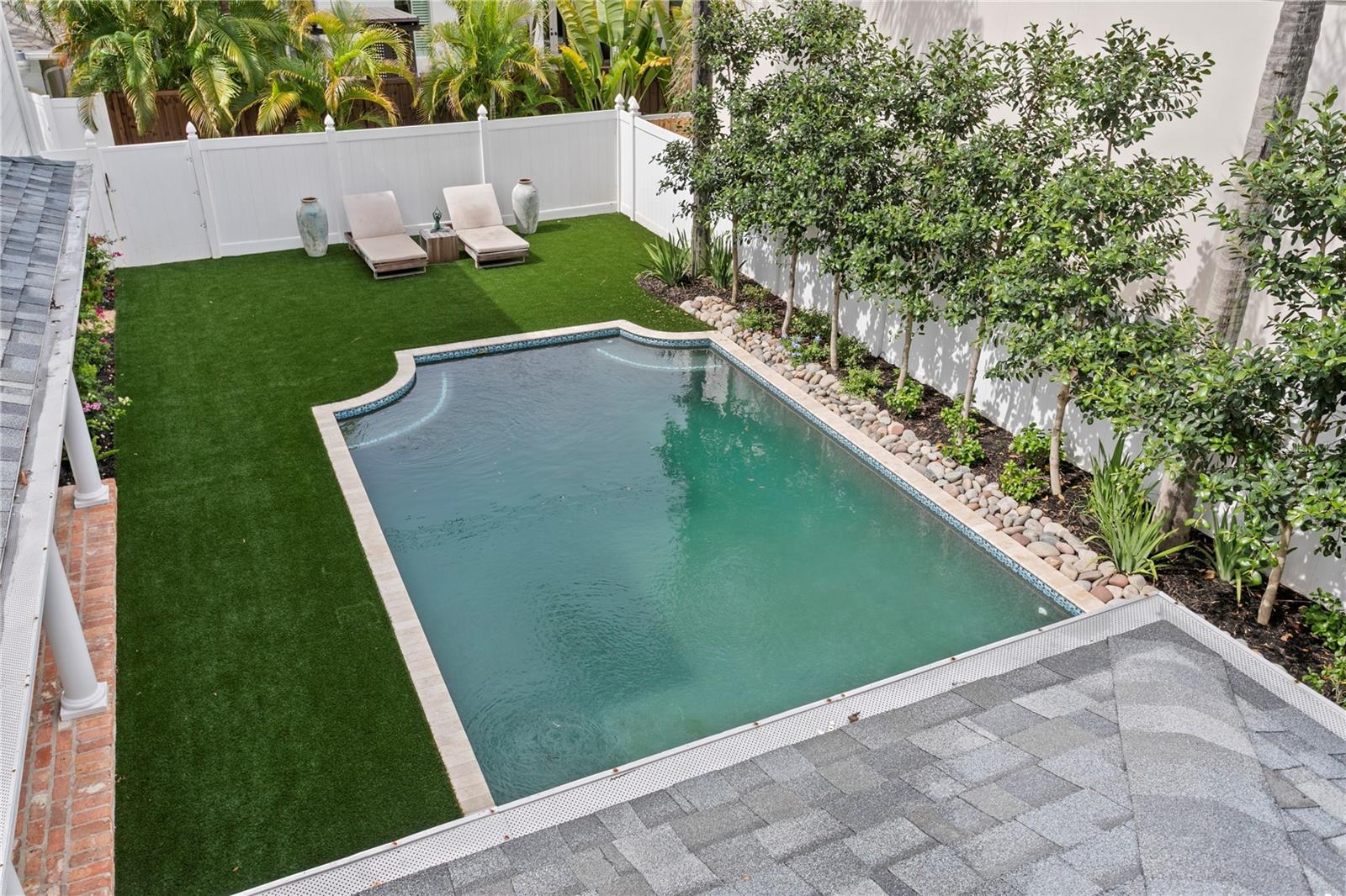 NEW SUBURB BEAUTIFUL - Residential