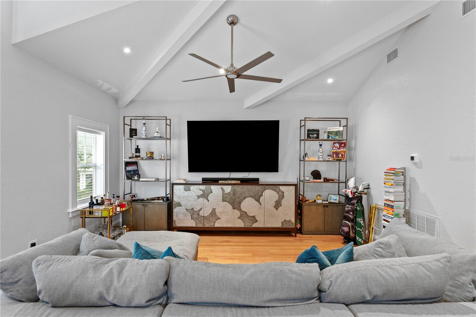 NEW SUBURB BEAUTIFUL - Residential