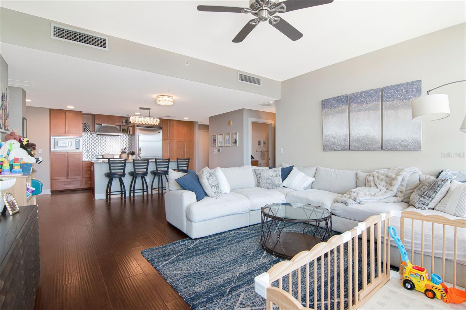 GRAND CENTRAL AT KENNEDY RESID - Residential