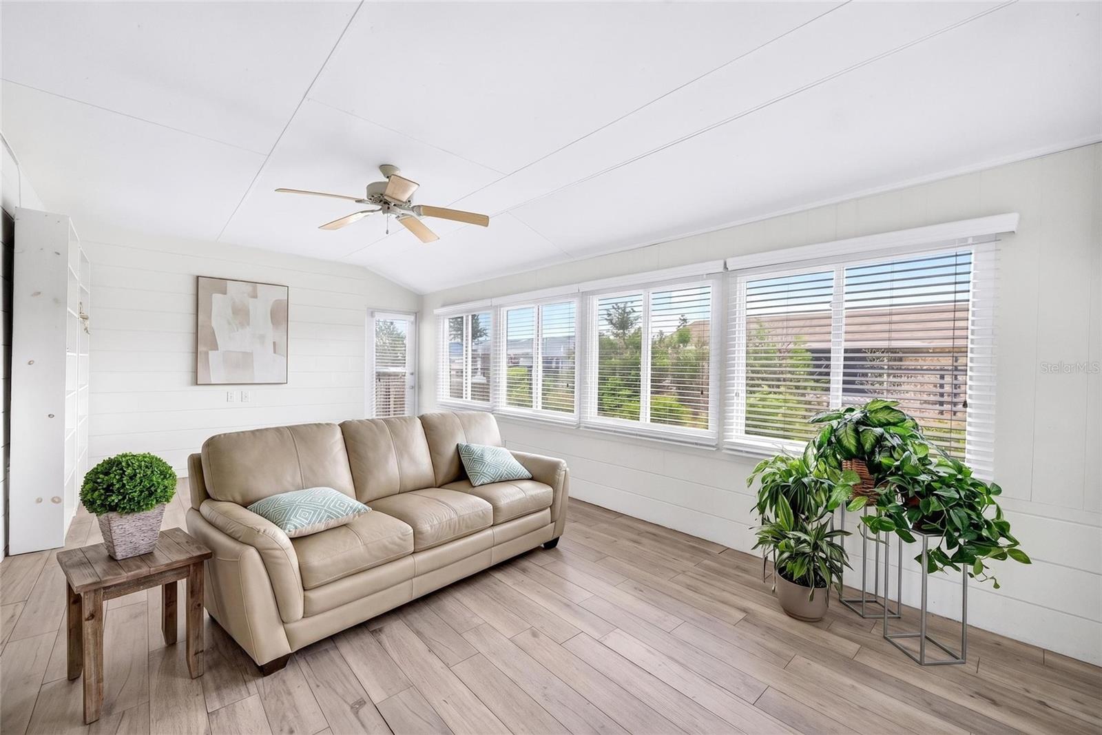 DEL WEBBS SUN CITY FLORIDA UN - Residential