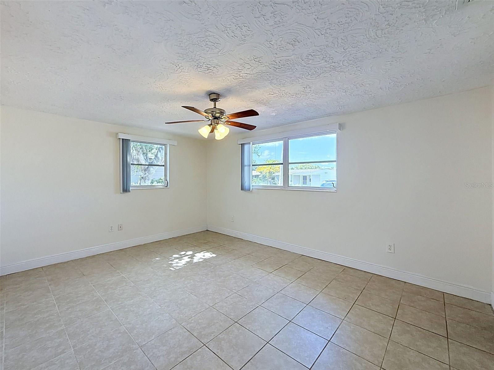 ALOHA GARDENS - Residential