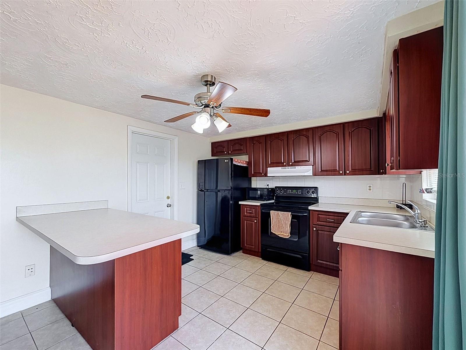 ALOHA GARDENS - Residential