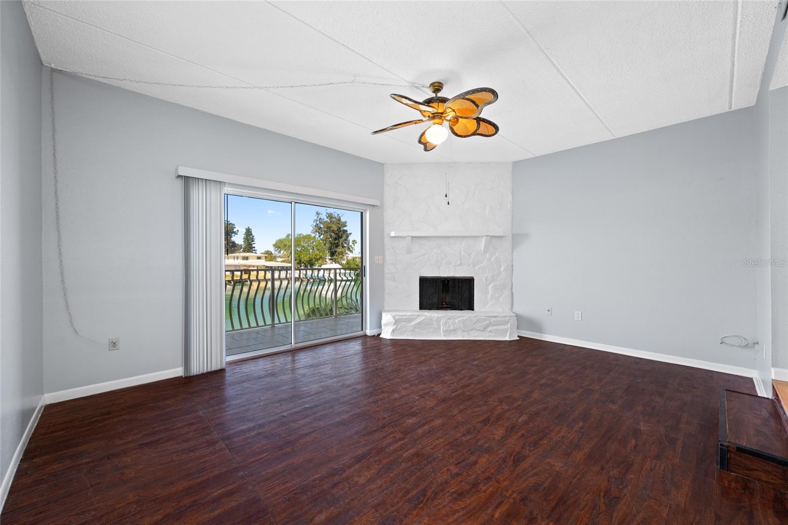 CAPRI LAGOONS CONDO - Residential