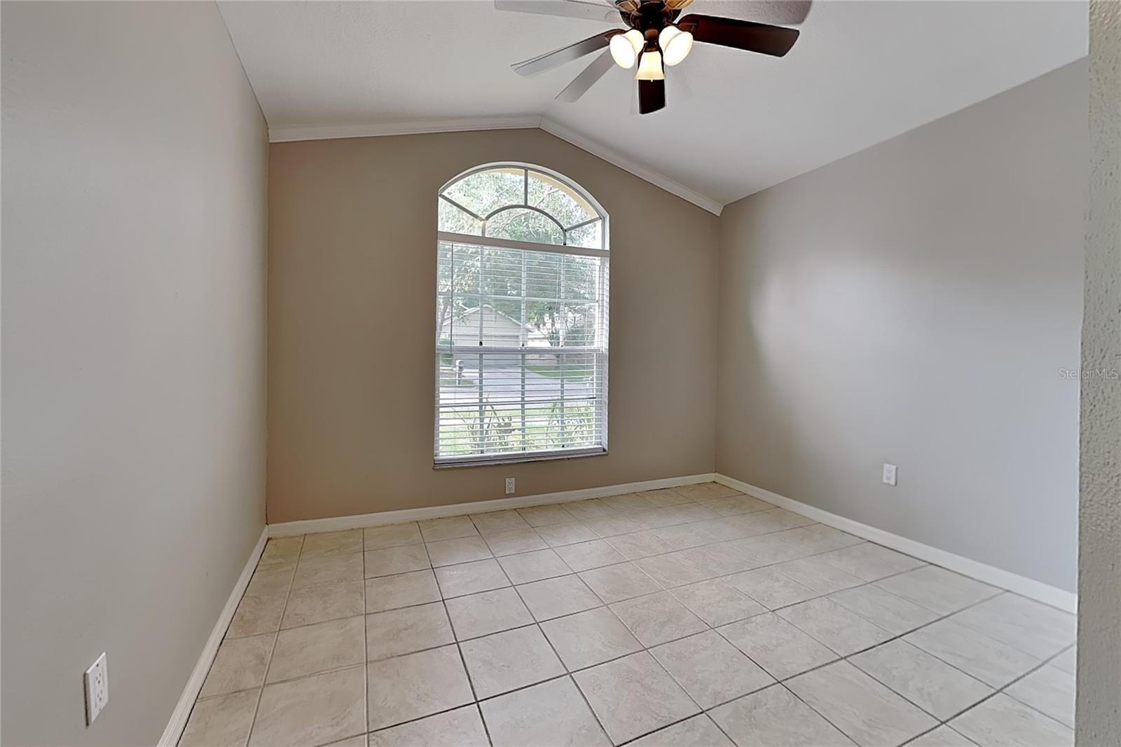 BLOOMINGDALE SEC LL UNIT 1 - Residential Lease