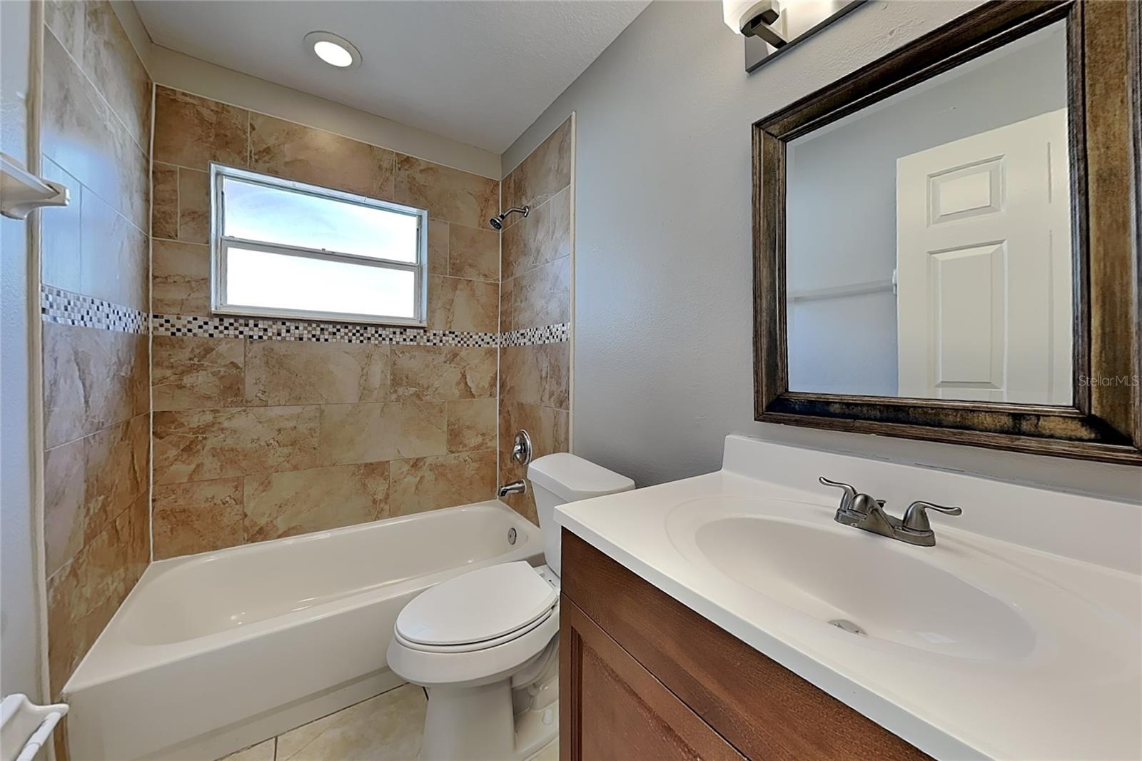 BLOOMINGDALE SEC LL UNIT 1 - Residential Lease