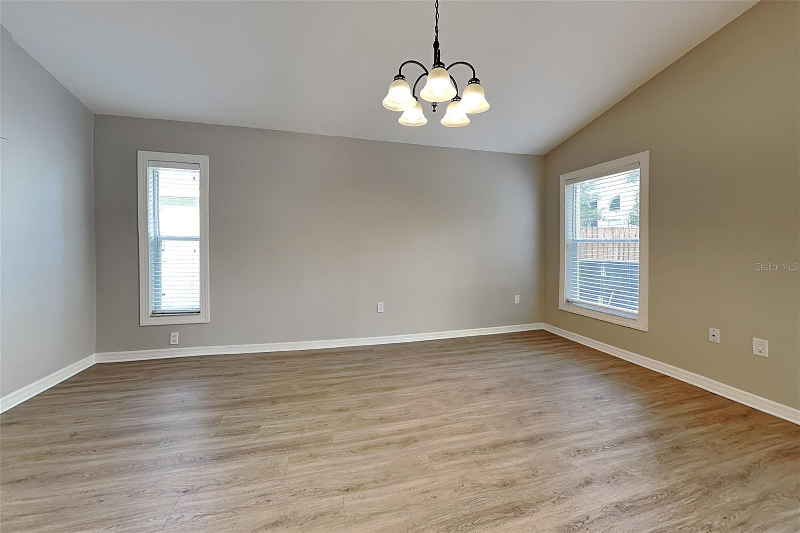 BLOOMINGDALE SEC LL UNIT 1 - Residential Lease