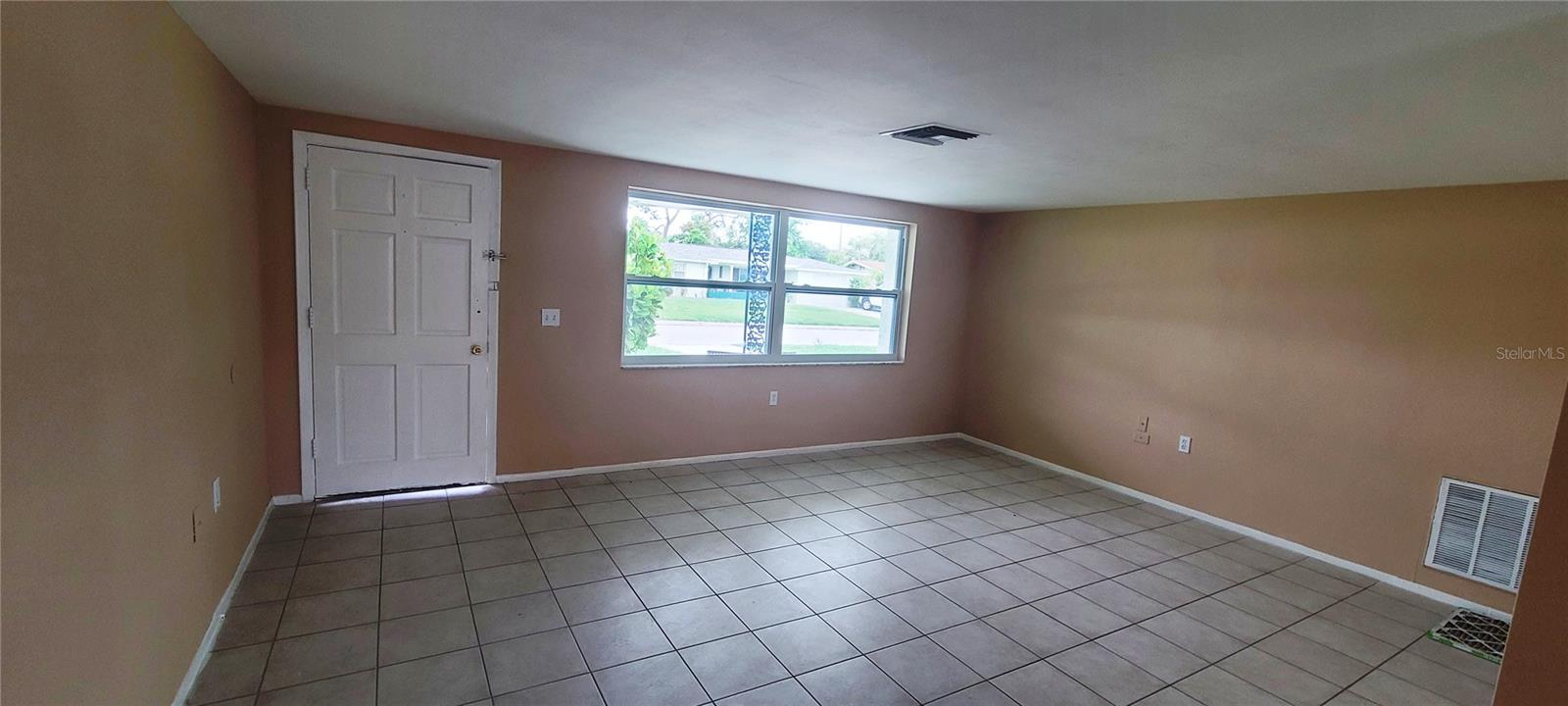 COLONIAL HILLS - Residential