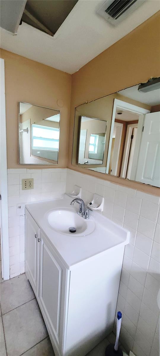 COLONIAL HILLS - Residential