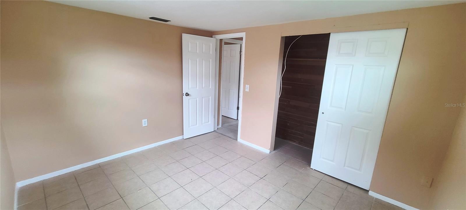COLONIAL HILLS - Residential
