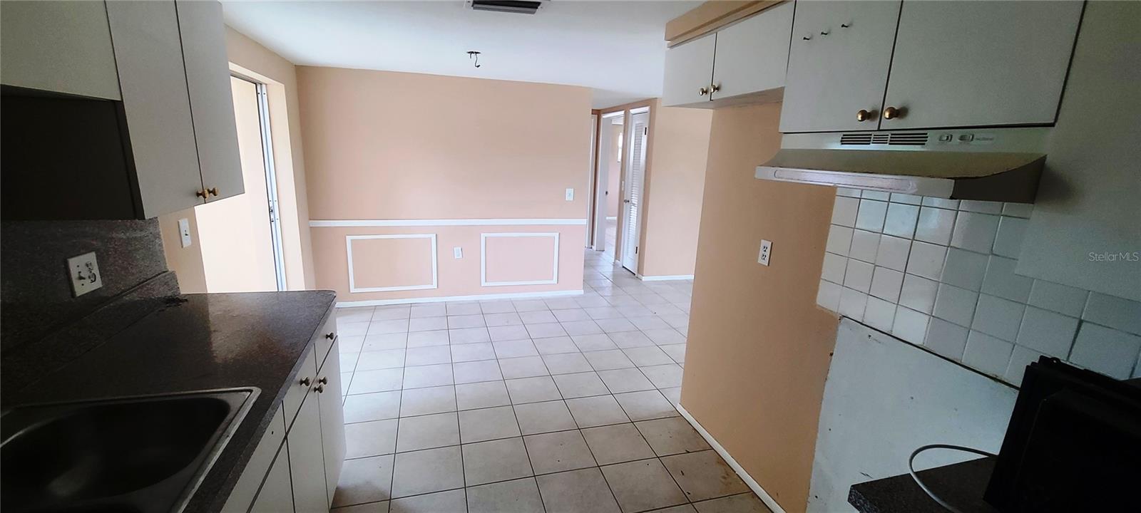 COLONIAL HILLS - Residential