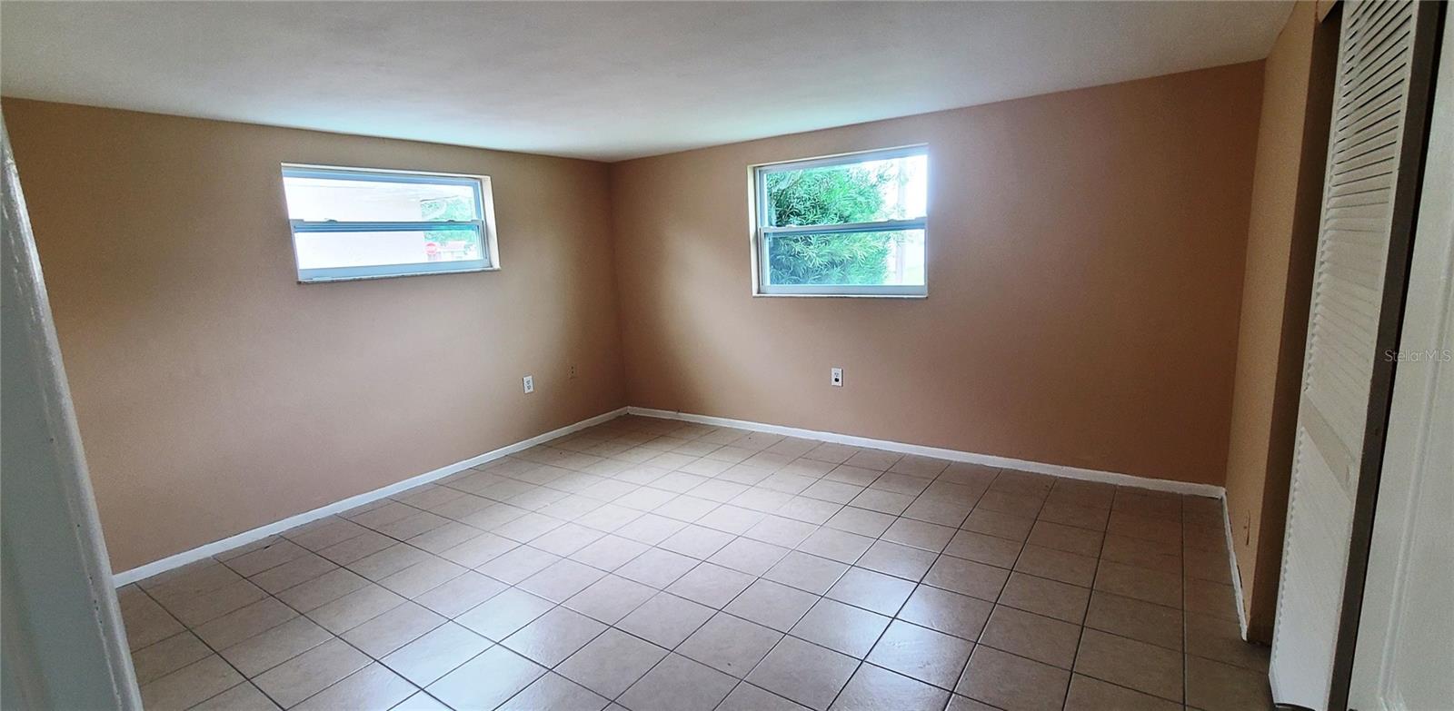 COLONIAL HILLS - Residential
