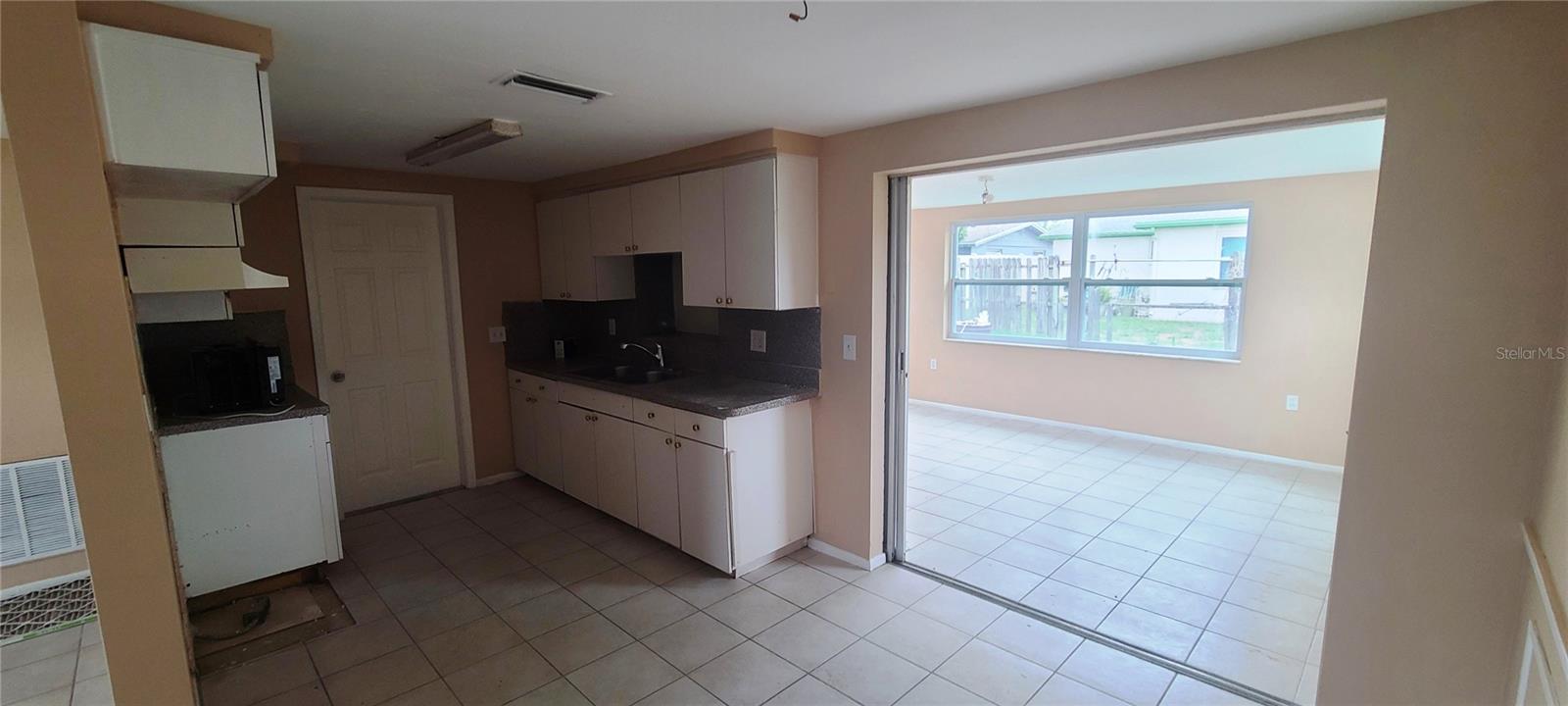 COLONIAL HILLS - Residential