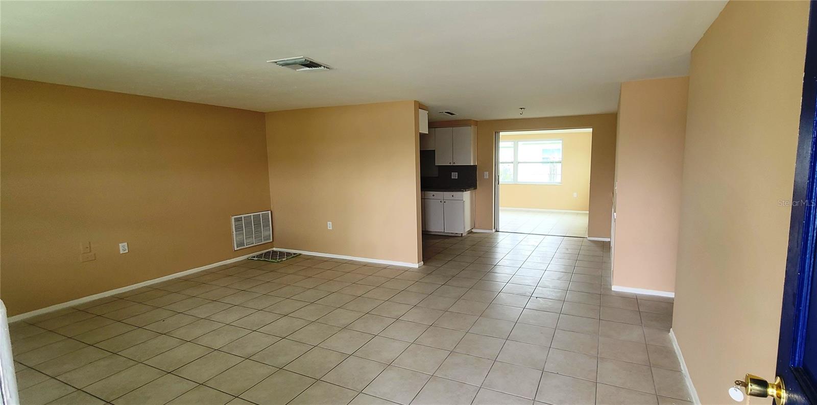 COLONIAL HILLS - Residential