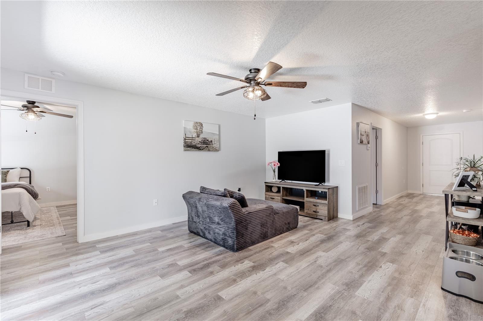 TAVARES CHELSEA OAKS SOUTH - Residential