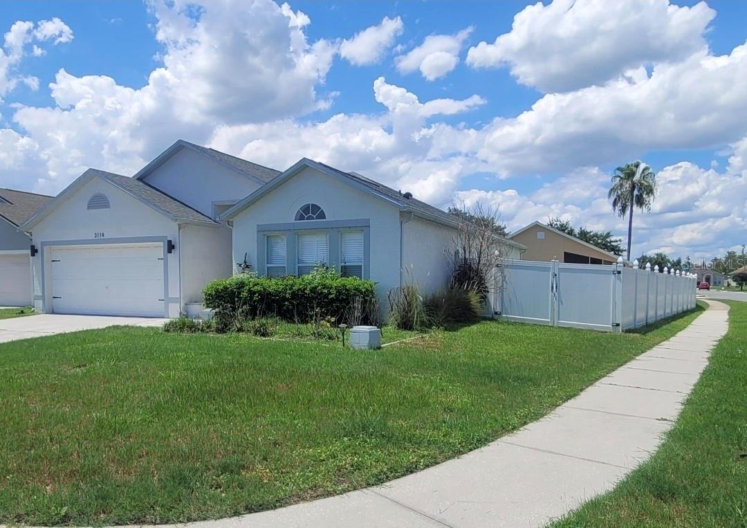 Your dream home is waiting!!This beautiful property offers the perfect combination of comfort, style and convenience in one of Kissimmee's most desirable locations. Spacious layout - great neighborhood - Close to schools, shopping dinning and mayor highways - Perfect for First-time buyers or growing families.