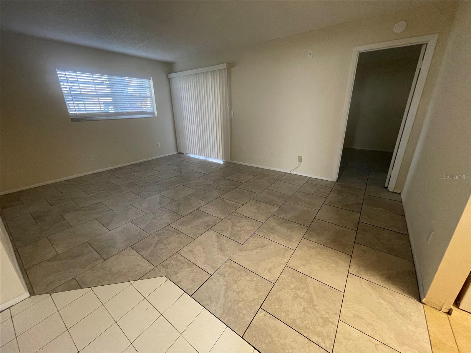 SILVER DOWNS UN F 102 - Residential