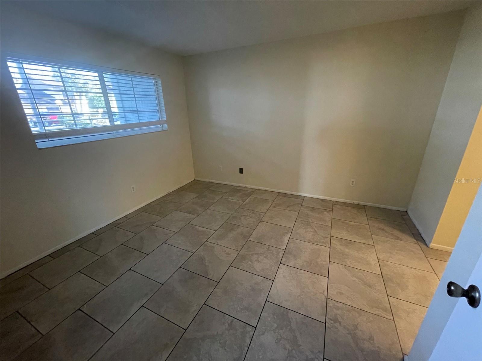SILVER DOWNS UN F 102 - Residential
