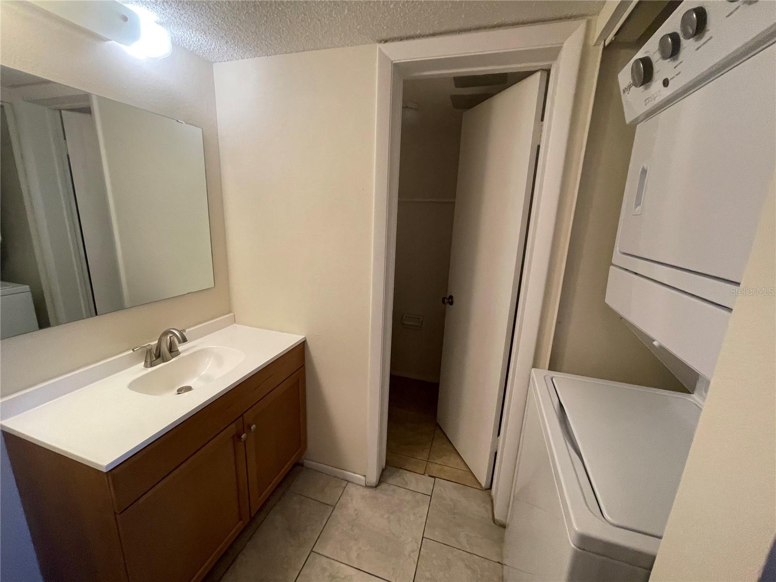SILVER DOWNS UN F 102 - Residential