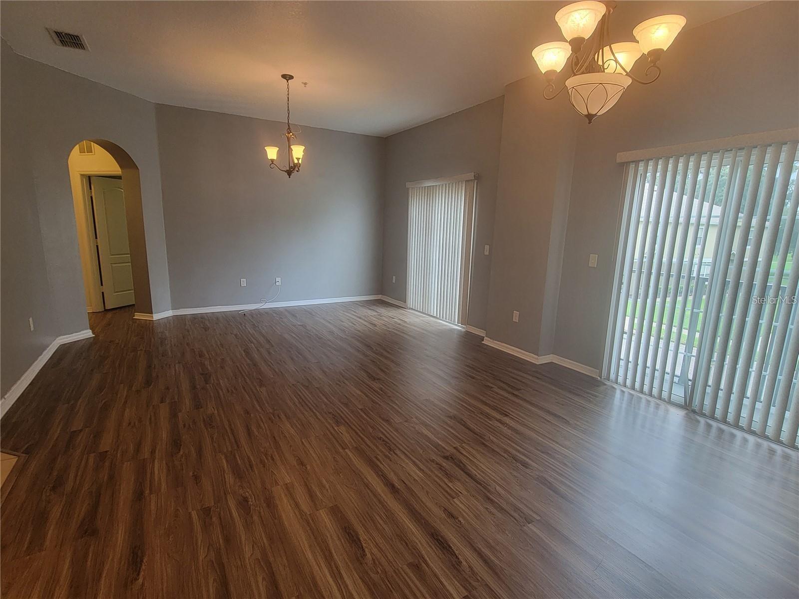 TUCKER OAKS - Residential Lease