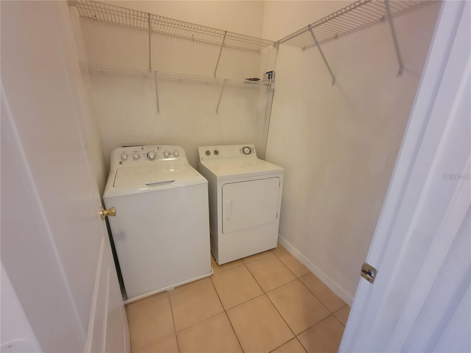 TUCKER OAKS - Residential Lease
