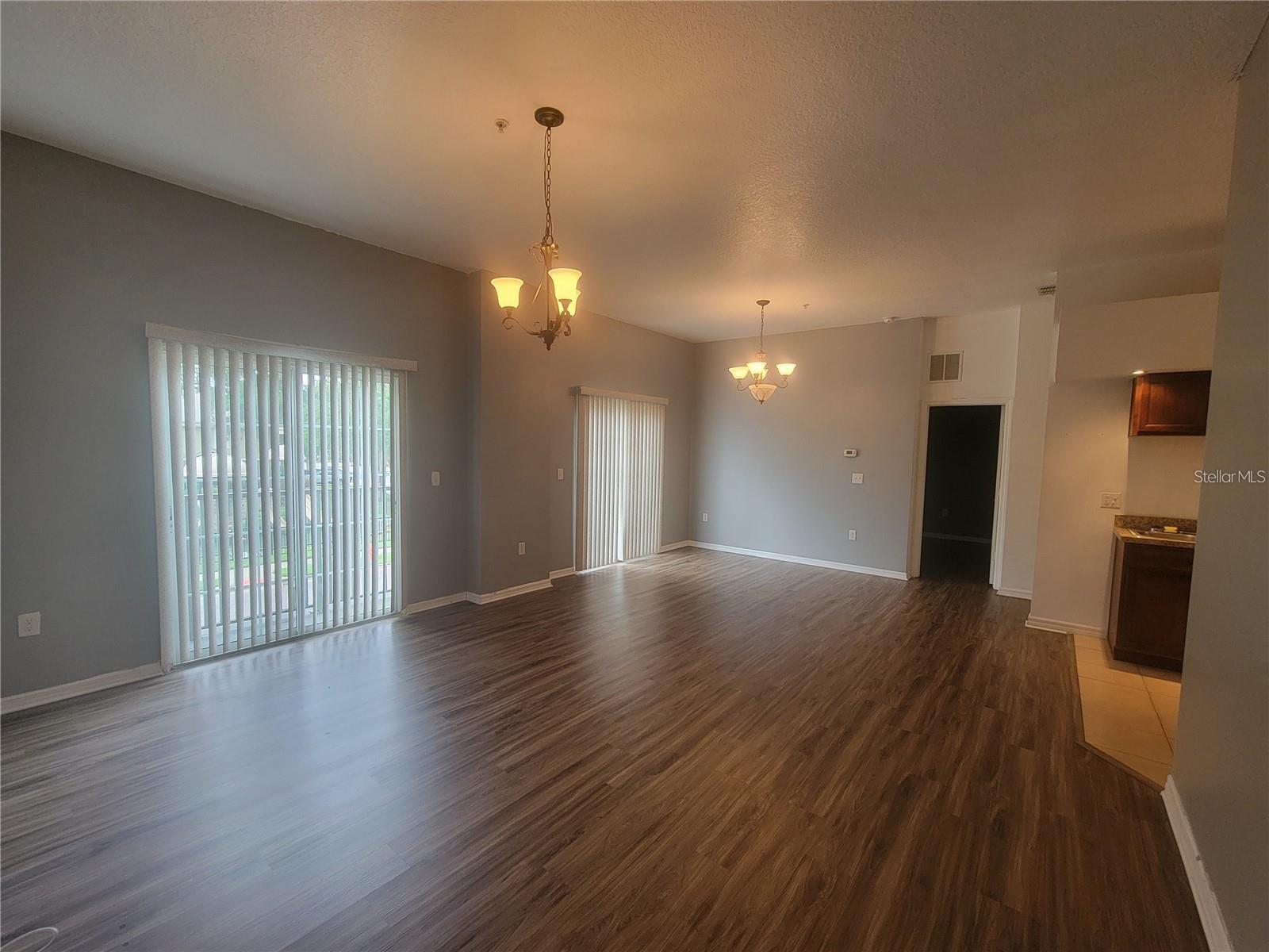 TUCKER OAKS - Residential Lease