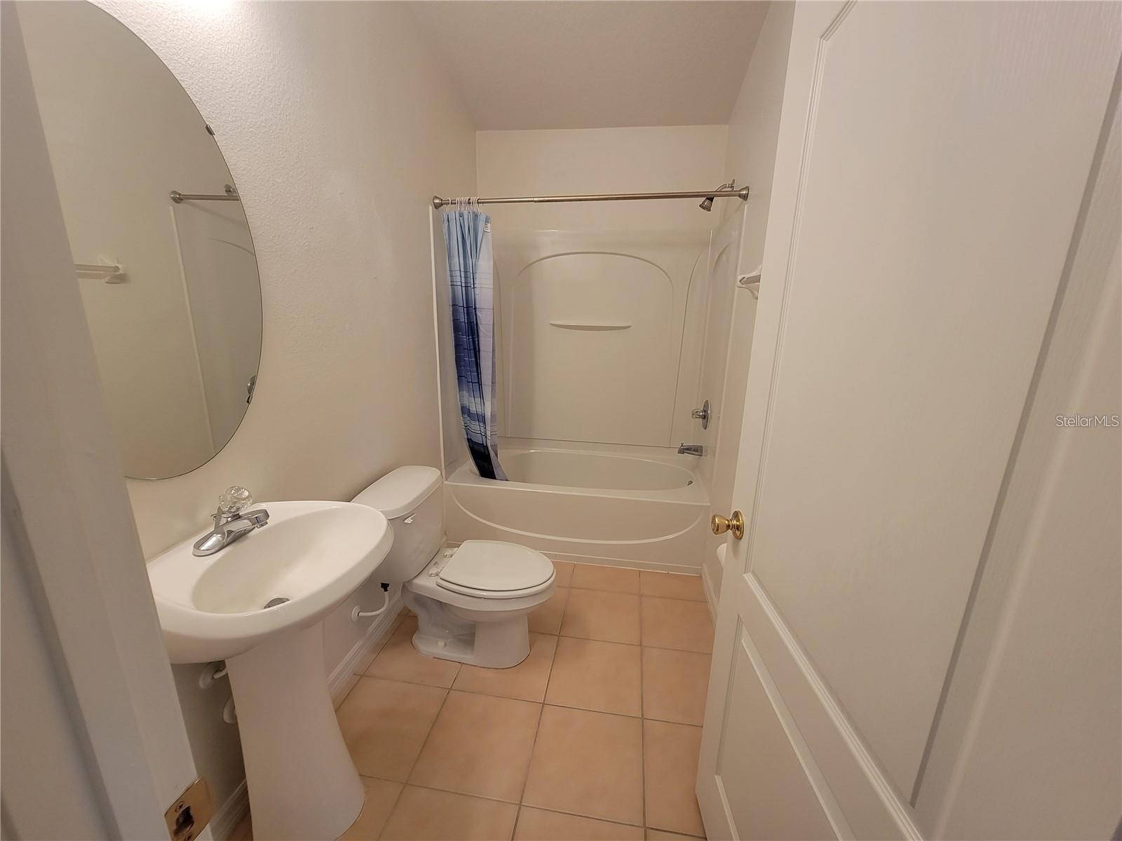 TUCKER OAKS - Residential Lease
